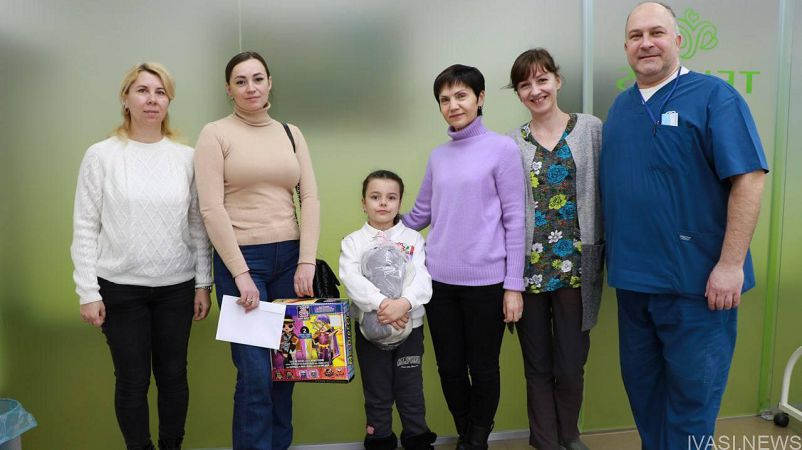 В Одесі зібрали гроші на протез для маленької жительки Затоки, яка постраждала від ворожої атаки