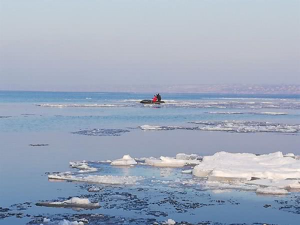 В Одесской области четыре ребенка катались на льдине