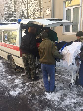 В одесский военный госпиталь доставили военного в тяжелом состоянии (фото)