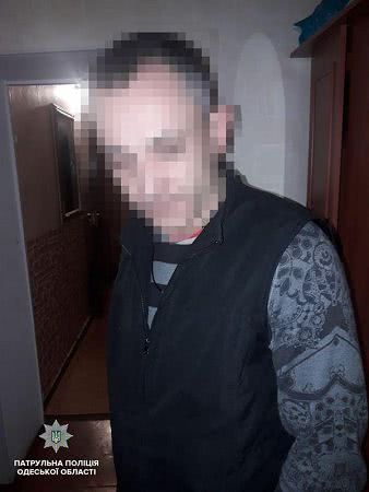 В Одессе устроили стрельбу во дворе жилого дома (фото)