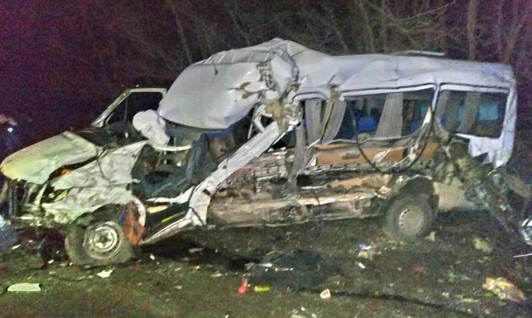 Под Одессой маршрутка врезалась в грузовик. Два пассажира погибли, четыре в реанимации
