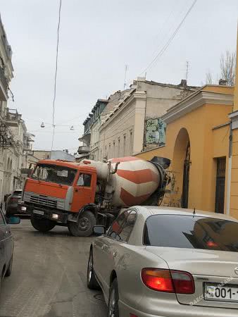 В Воронцовском переулке строители испортили памятник архитектуры (фото)