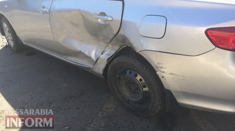 В Измаиле пьяный водитель "евробляхи" устроил масштабное ДТП. Один из автомобилей въехал в автобусную остановку