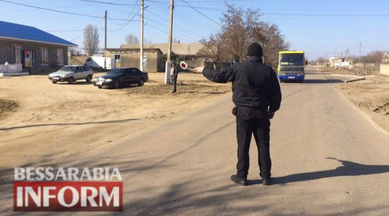 Возле школы, где вчера сбили ребенка, прошла акция протеста: люди требуют установить на трассе "лежачие полицейские"