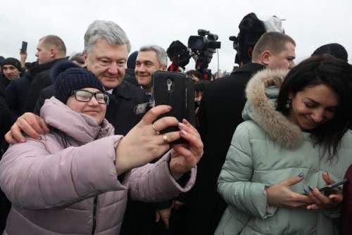 Фотофакт: в Измаил поддержать Порошенко прибыла массовка на трёх автобусах Фотофакт: в Измаил поддержать Порошенко прибыла массовка на трёх автобусах