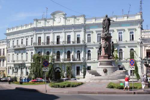 В Одессе памятник Екатерине II будут охранять вооружённые правоохранители