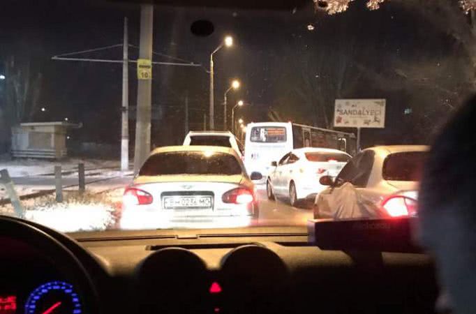 Транспортный коллапс по дороге поселок Котовского (фото)