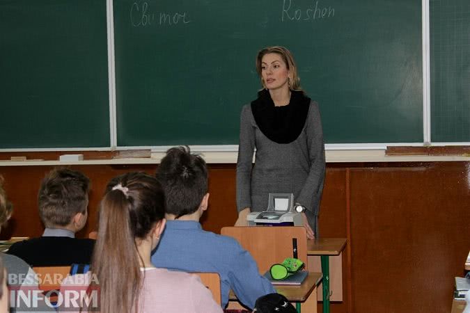 Рисование шоколадом и разоблачение фальшивых денег: Одесская пищевая академия презентовала себя в Измаиле