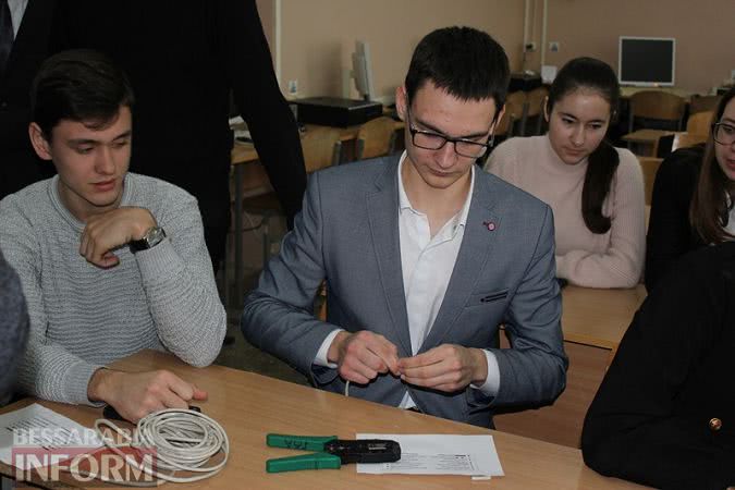 Рисование шоколадом и разоблачение фальшивых денег: Одесская пищевая академия презентовала себя в Измаиле