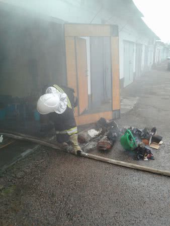 В Измаиле на территории гаражного кооператива вспыхнул пожар