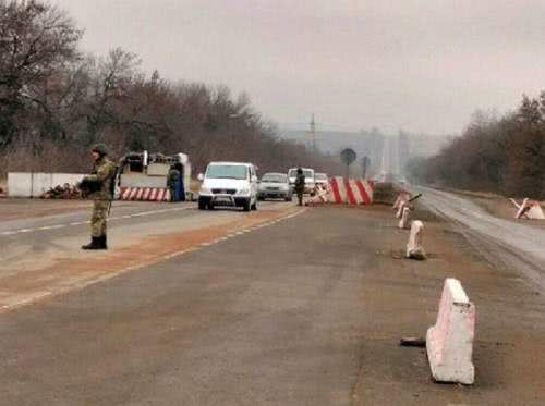 ВСУшники открыли огонь по очереди на КПП «Майорск», двое гражданских ранены