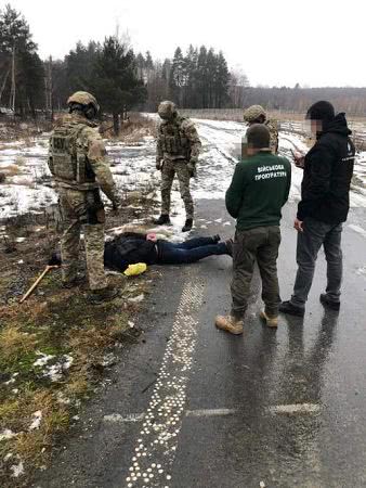 В Житомирской области накрыт сбыт оружия, похищенного из вч 