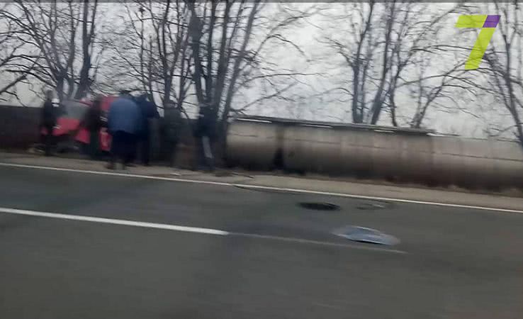 На Киевской трассе фура вылетела на обочину (фото, видео)