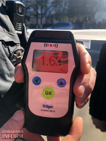 В Измаиле пьяный водитель «евробляхи» устроил тройное ДТП. Один из автомобилей въехал в автобусную остановку