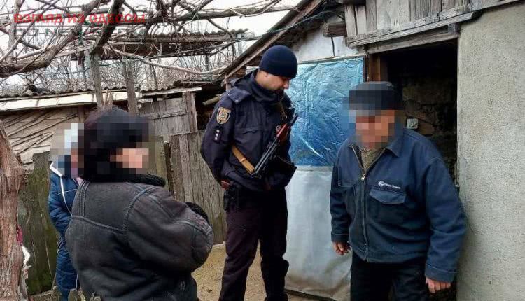 В Одесской области безработный сын держал в страхе своих родителей