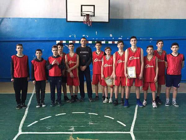 В Тарутино определили чемпиона по баскетболу среди общеобразовательных школ района