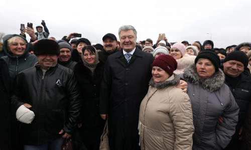 Фотофакт: в Измаил поддержать Порошенко прибыла массовка на трёх автобусах Фотофакт: в Измаил поддержать Порошенко прибыла массовка на трёх автобусах