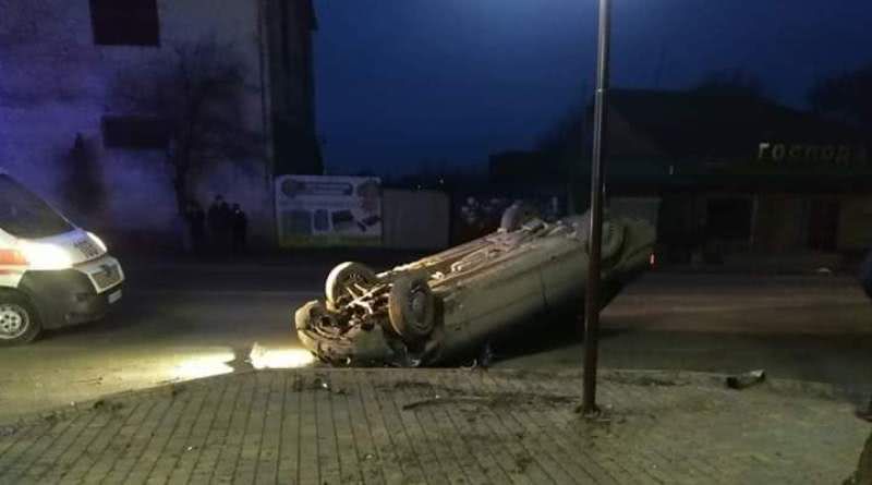В Татарбунарах водитель BMW устроил ДТП, а затем скрылся с места происшествия, бросив автомобиль