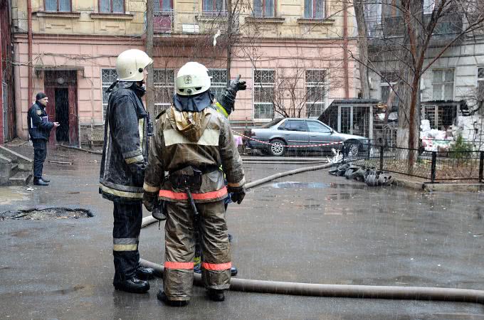В мэрии обещали помочь одесситам, чьи квартиры пострадали в результате пожара на Ришельевской. Фото