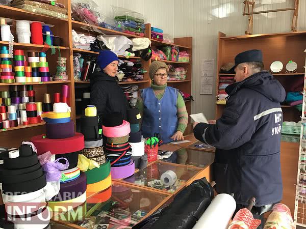 Не будь беспечным: в Килии инспектор пожарной охраны убеждал людей соблюдать правила безопасности