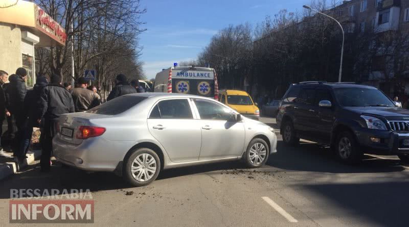 В Измаиле пьяный водитель "евробляхи" устроил масштабное ДТП. Один из автомобилей въехал в автобусную остановку