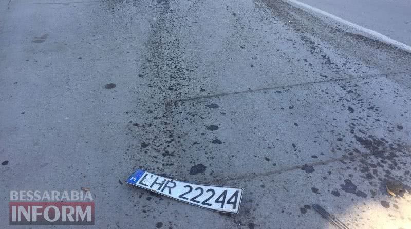 В Измаиле пьяный водитель "евробляхи" устроил масштабное ДТП. Один из автомобилей въехал в автобусную остановку