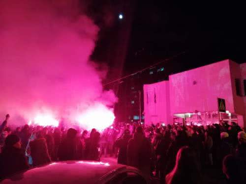 В Киеве под зданием МВД проходит акция националистов «Бандера, вставай!» В Киеве под зданием МВД проходит акция националистов «Бандера, вставай!»