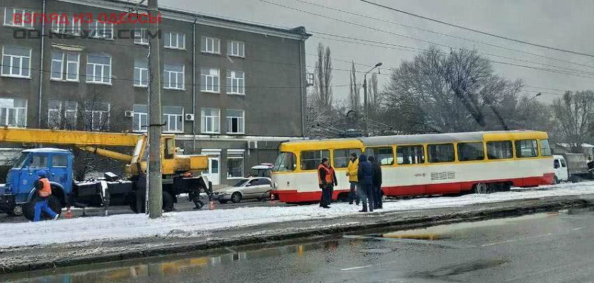 В Одессе из-за непогоды общественный транспорт сбился с маршрута