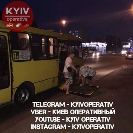 Украинцы ежедневно подвергаются опасности в маршрутках: то колесо отвалится, то дверь, то пол Украинцы ежедневно подвергаются опасности в маршрутках: то колесо отвалится, то дверь, то пол
