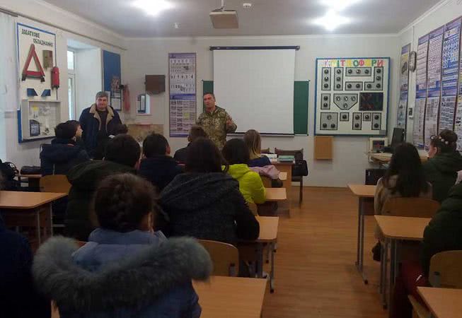В Болграде детям рассказали о взрывоопасных предметах