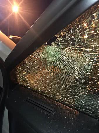 Пуля пробила стекло: под Киевом обстреляли авто с детьми (фото)