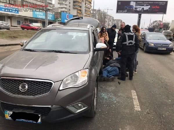 В Одессе водителю иномарки стало плохо за рулём (фото)