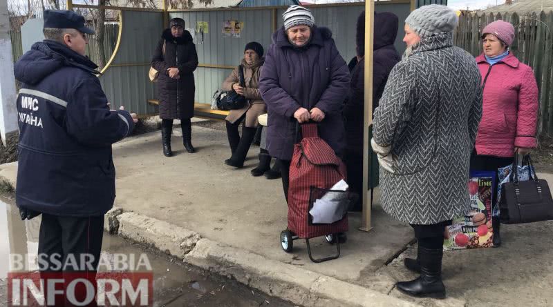 Не будь беспечным: в Килии инспектор пожарной охраны убеждал людей соблюдать правила безопасности