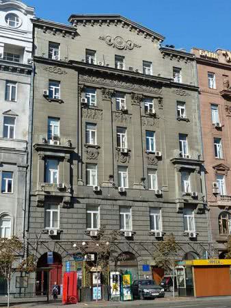 В Киеве обстреляли здание союза журналистов Украины