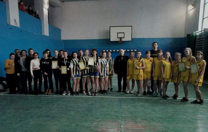 Тарутинские спортсменки завоевали кубок района по баскетболу