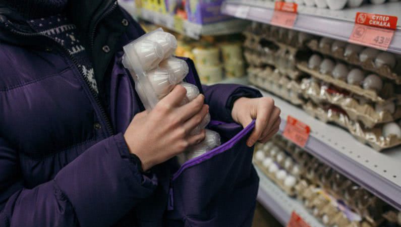 В Измаиле поймали серийную воровку, на счету которой порядка 40 магазинных краж