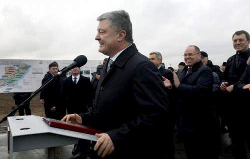 Фотофакт: в Измаил поддержать Порошенко прибыла массовка на трёх автобусах
