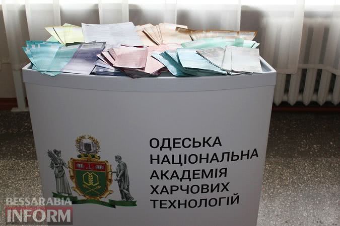 Рисование шоколадом и разоблачение фальшивых денег: Одесская пищевая академия презентовала себя в Измаиле