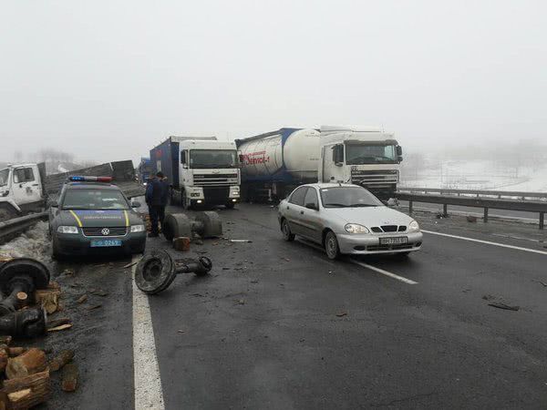 Новое масштабное ДТП на трассе Киев – Одесса: первые фото с места происшествия