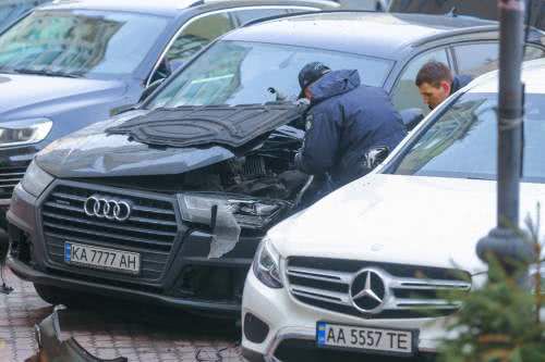 В Киеве подорвали автомобиль Турчинова В Киеве подорвали автомобиль Турчинова