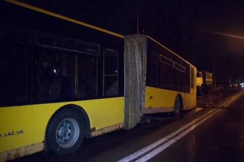 Украинцы ежедневно подвергаются опасности в маршрутках: то колесо отвалится, то дверь, то пол Украинцы ежедневно подвергаются опасности в маршрутках: то колесо отвалится, то дверь, то пол