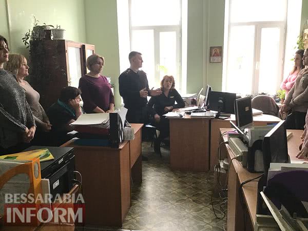 Не будь беспечным: в Килии инспектор пожарной охраны убеждал людей соблюдать правила безопасности