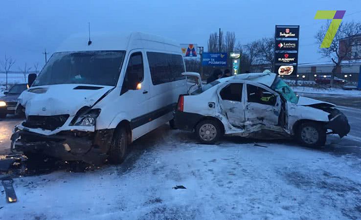 Непогода: сразу несколько серьезных аварий произошло на выездах из Одессы (фото)