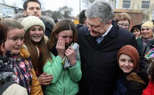 Фотофакт: в Измаил поддержать Порошенко прибыла массовка на трёх автобусах Фотофакт: в Измаил поддержать Порошенко прибыла массовка на трёх автобусах