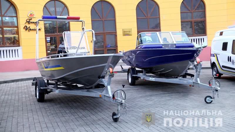Одесская полиция получила новые автомобили и катера