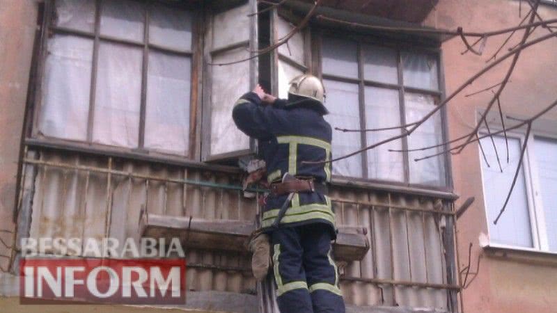 Успели вовремя: спасатели Аккермана пришли на помощь одинокой старушке, запертой в своей квартире