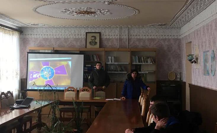 Студентам Арцизского аграрного лицея презентовали особенности профессии пограничника (фото)