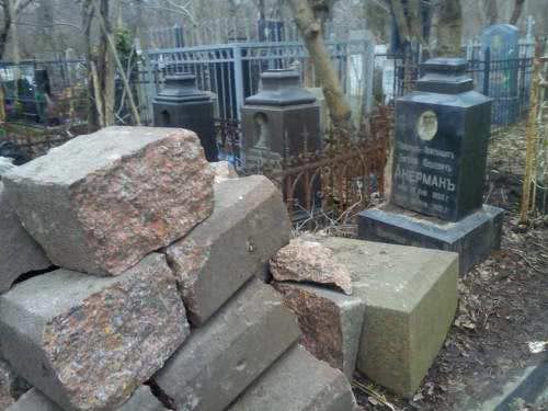 На одесском кладбище могилу царского генерала снесли ради нового захоронения