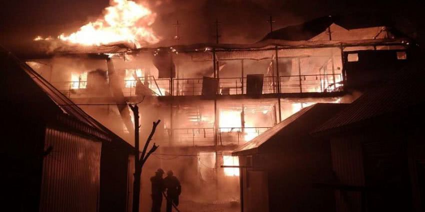 В Одеській області у результаті масштабної пожежі згоріли дві бази відпочинку