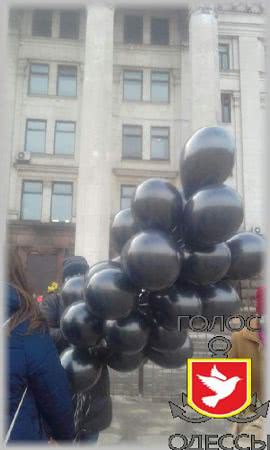 Фотофакт: 4 года и 9 месяцев Одесской Хатыни. В небо улетело 48 чёрных шаров Фотофакт: 4 года и 9 месяцев Одесской Хатыни. В небо улетело 48 чёрных шаров
